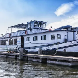 ** Botel Nova Nizozemsko